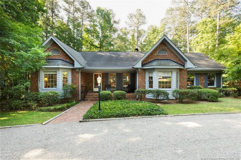 584 Broadmoor Ct, Sanford, NC 27332