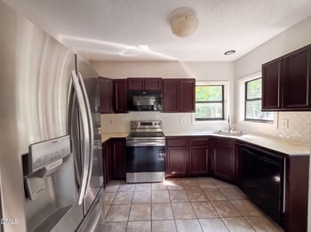 5844 Waters Edge Dr, Fayetteville, NC 28314