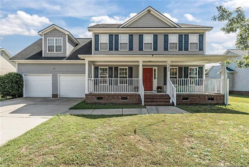 5845 Blue Sky Ln, Hope Mills, NC 28348