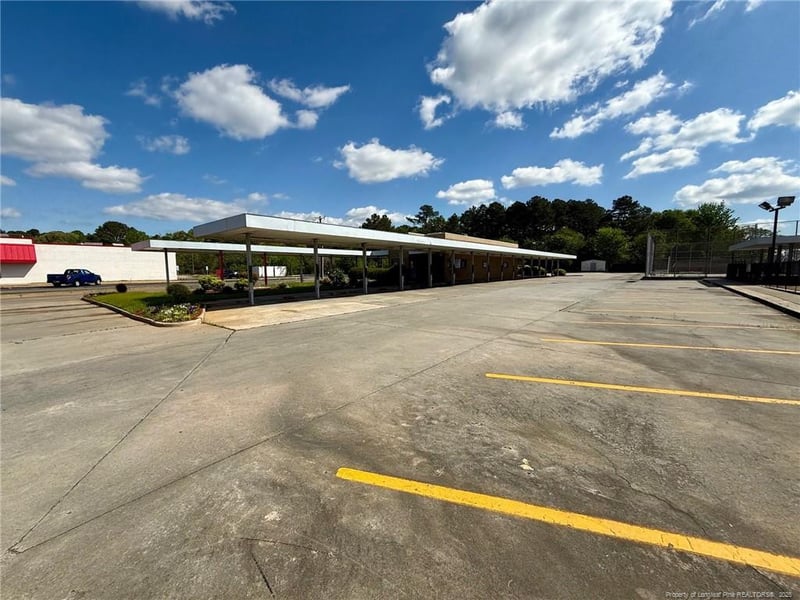5846 Yadkin Rd, Fayetteville, NC 28303