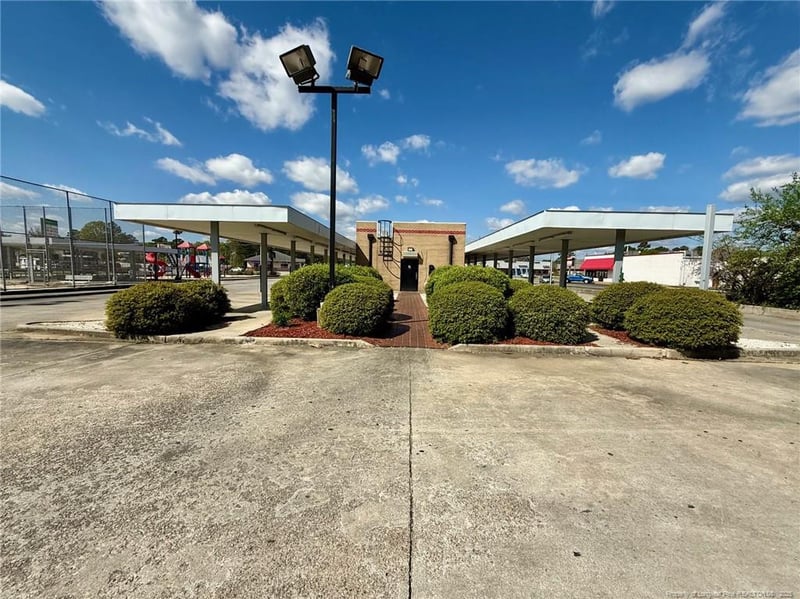 5846 Yadkin Rd, Fayetteville, NC 28303