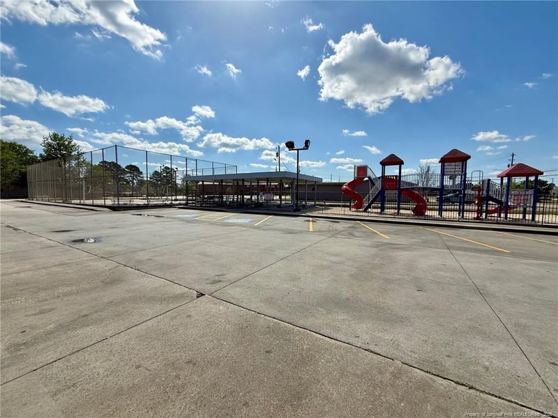 5846 Yadkin Rd, Fayetteville, NC 28303