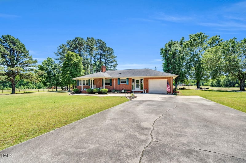 585 Cokesbury Rd, Fuquay Varina, NC 27526