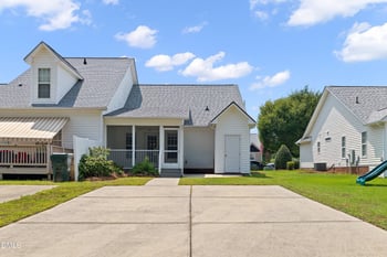 585 Pinecroft Dr, Clayton, NC 27520