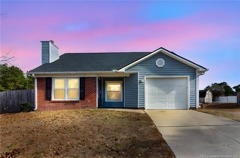 5856 Corner Oaks Dr, Hope Mills, NC 28348