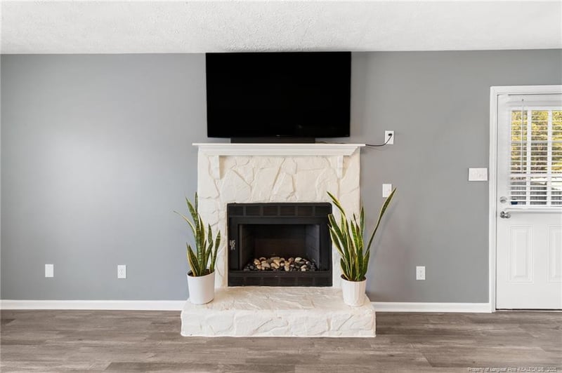 5856 Corner Oaks Dr, Hope Mills, NC 28348