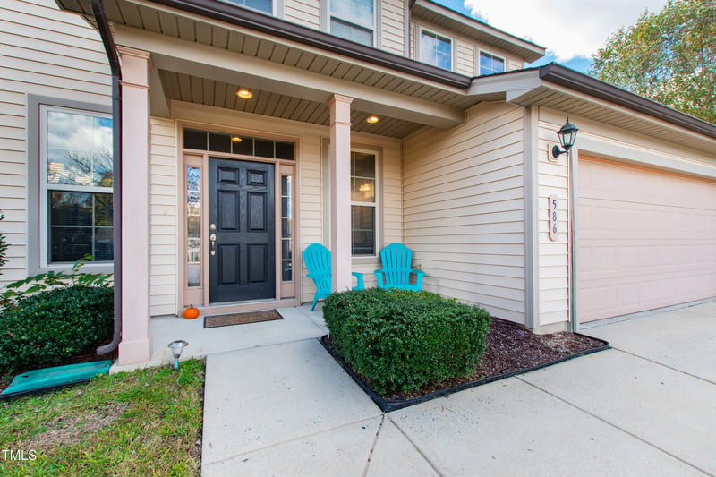 586 Codie Reed Ct, Holly Springs, NC 27540