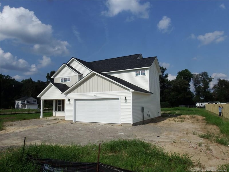 5865 Panther Dr, Hope Mills, NC 28348