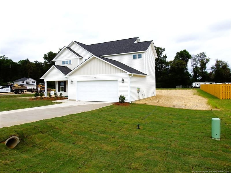 5865 Panther Dr, Hope Mills, NC 28348