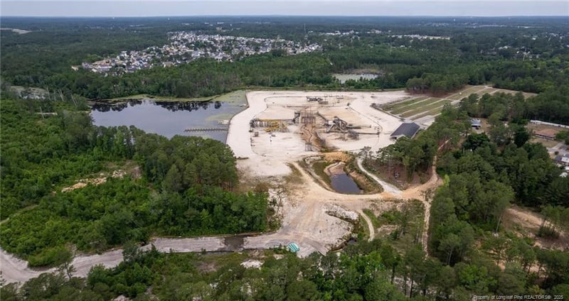 5869 Permastone Lake Rd, Hope Mills, NC 28348