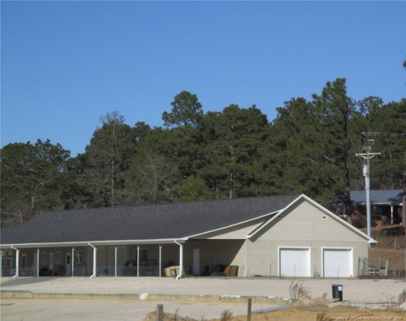 5869 Permastone Lake Rd, Hope Mills, NC 28348