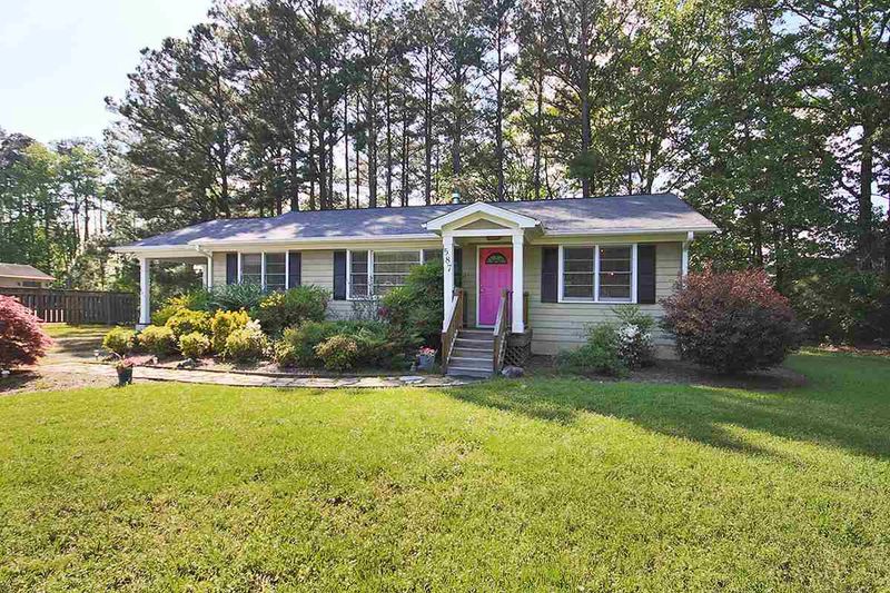 587 Old Farrington Rd, Chapel Hill, NC 27517