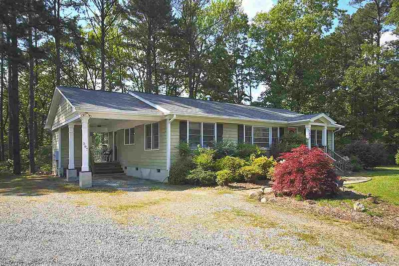 587 Old Farrington Rd, Chapel Hill, NC 27517