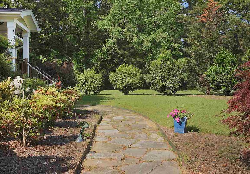 587 Old Farrington Rd, Chapel Hill, NC 27517