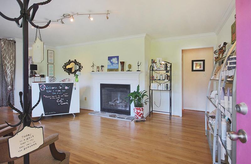 587 Old Farrington Rd, Chapel Hill, NC 27517