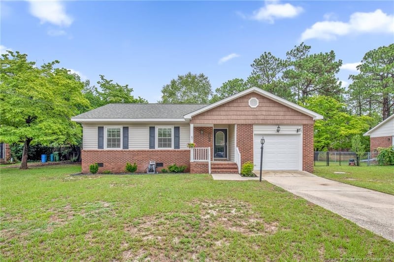 5870 Hunting Ridge Rd, Hope Mills, NC 28348