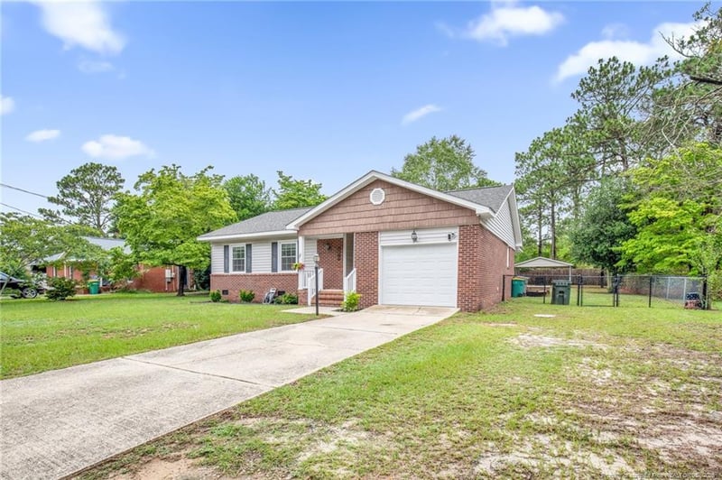 5870 Hunting Ridge Rd, Hope Mills, NC 28348