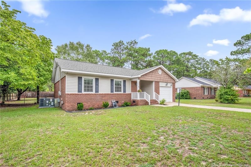 5870 Hunting Ridge Rd, Hope Mills, NC 28348