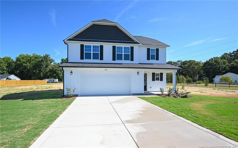 5877 Panther Dr, Hope Mills, NC 28348