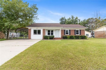 5889 Hunting Ridge Rd, Hope Mills, NC 28348