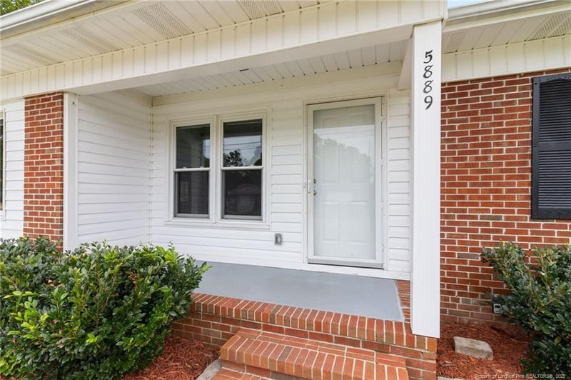 5889 Hunting Ridge Rd, Hope Mills, NC 28348