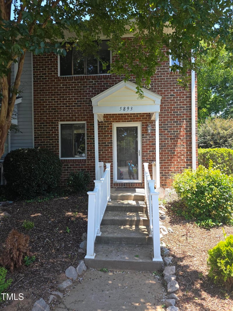 5893 Shady Grove Cir, Raleigh, NC 27609
