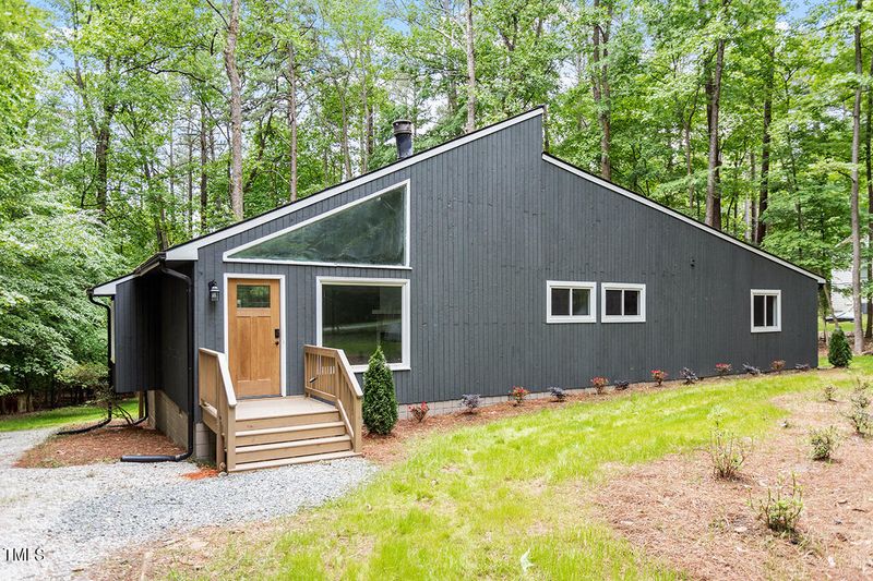 5901 Hideaway Dr, Chapel Hill, NC 27516