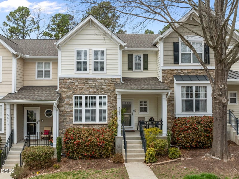 5901 Hourglass Ct, Raleigh, NC 27612