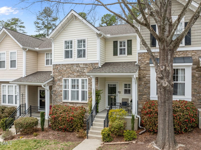 5901 Hourglass Ct, Raleigh, NC 27612