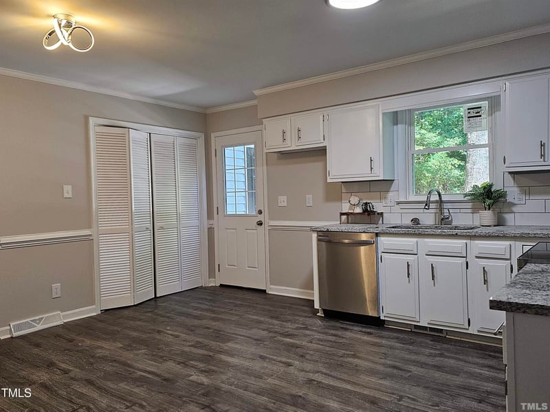 5904 Applewood Ln, Raleigh, NC 27609