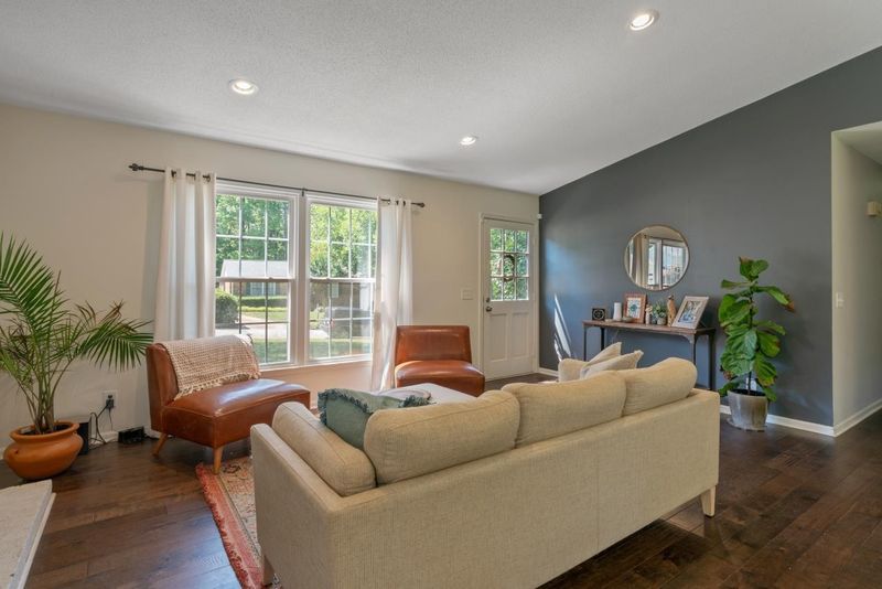 5905 Caledonia St, Raleigh, NC 27609