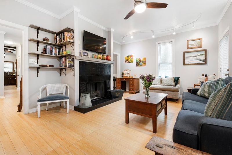 5905 Sentinel Dr, Raleigh, NC 27609