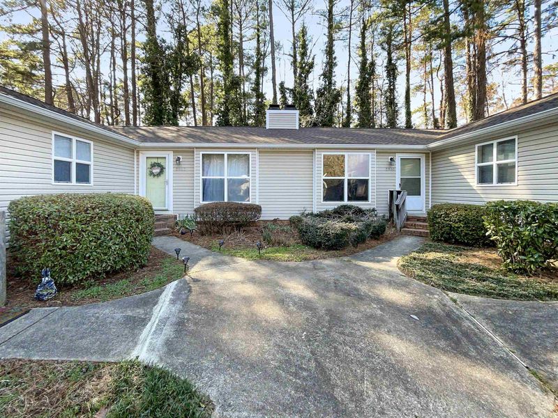 5905 Suncreek Ct, Raleigh, NC 27606
