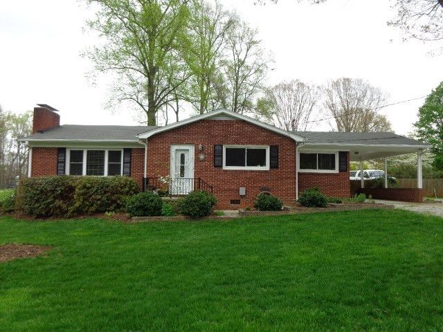 5907 Woodcrest Dr, Raleigh, NC 27603