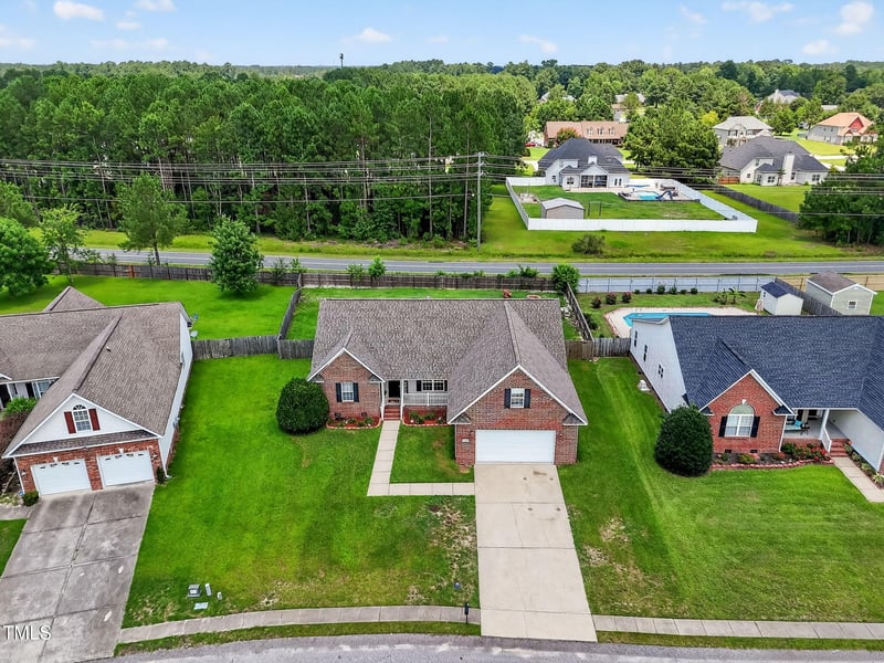 5908 Gentleman Dr, Hope Mills, NC 28348