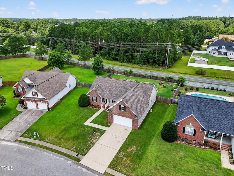 5908 Gentleman Dr, Hope Mills, NC 28348