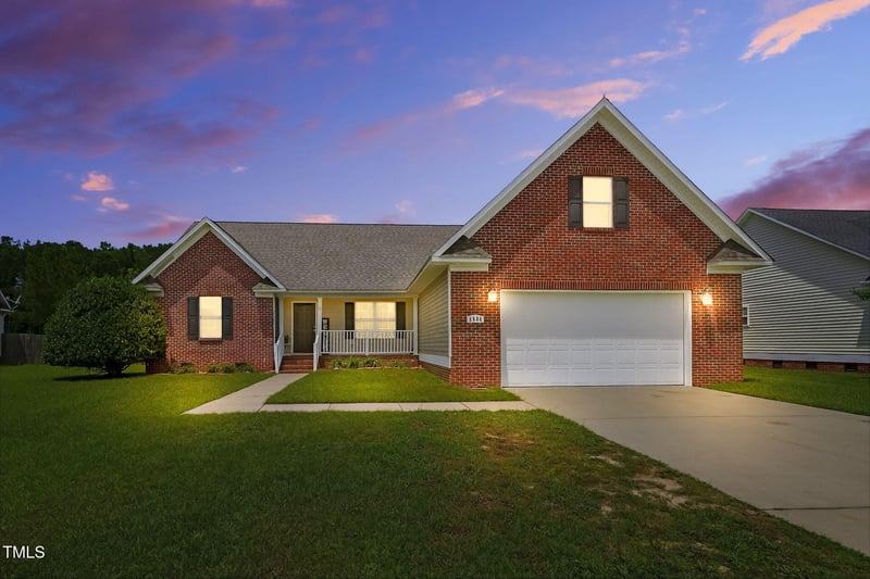 5908 Gentleman Dr, Hope Mills, NC 28348