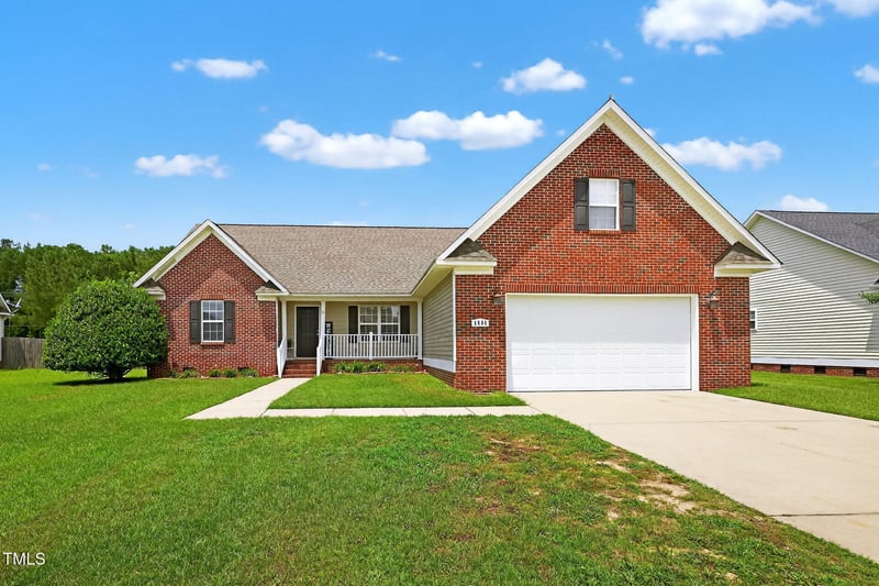 5908 Gentleman Dr, Hope Mills, NC 28348