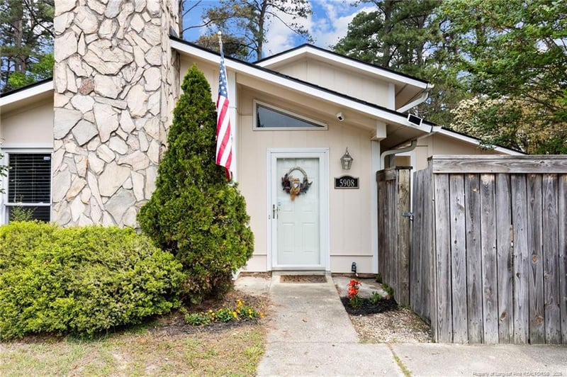 5908 Gosfield Pl, Fayetteville, NC 28304