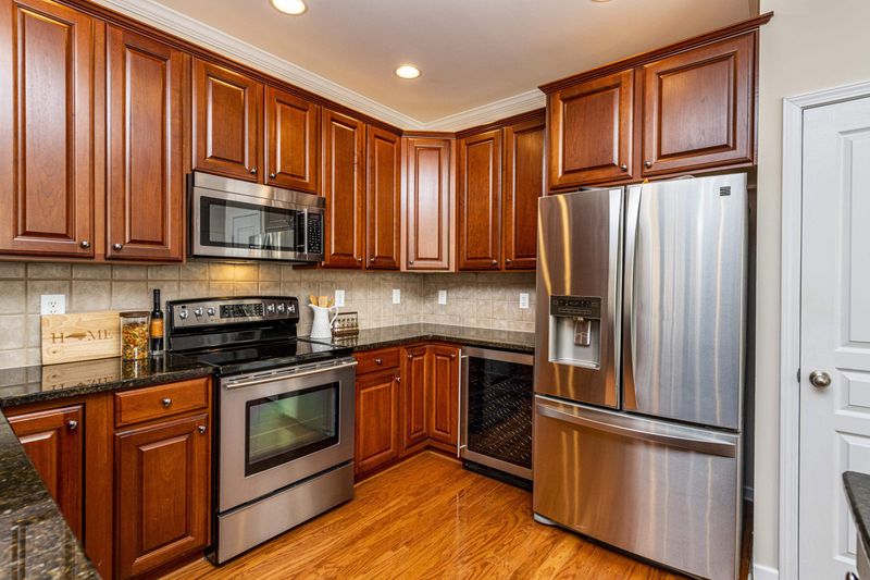 5909 Hourglass Ct, Raleigh, NC 27612
