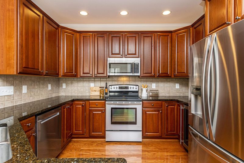 5909 Hourglass Ct, Raleigh, NC 27612