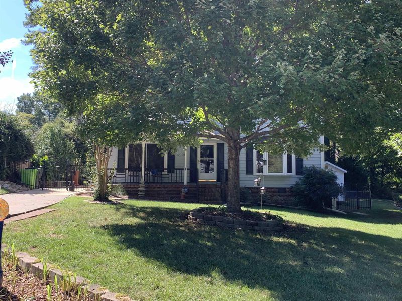 5909 Pine Tree Ct, Raleigh, NC 27609
