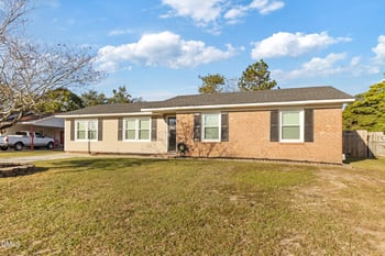 5909 Spinner Rd, Hope Mills, NC 28348