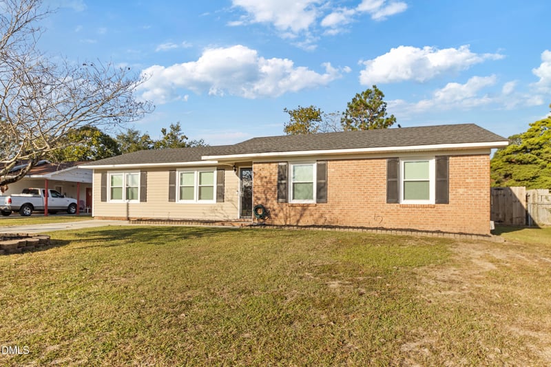 5909 Spinner Rd, Hope Mills, NC 28348