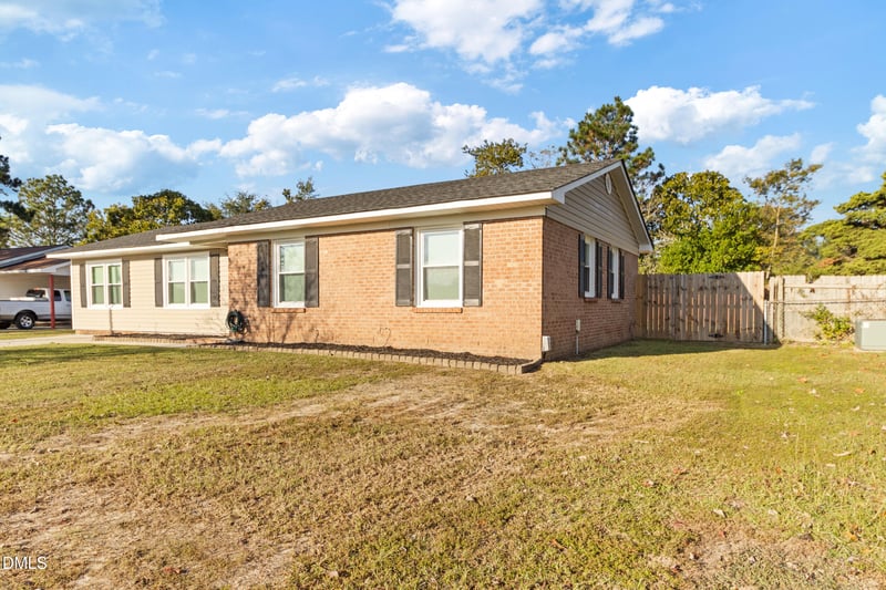 5909 Spinner Rd, Hope Mills, NC 28348