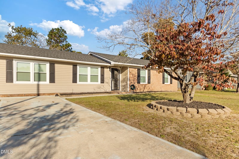 5909 Spinner Rd, Hope Mills, NC 28348