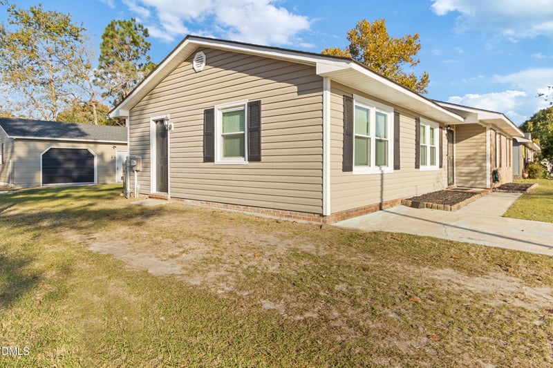 5909 Spinner Rd, Hope Mills, NC 28348