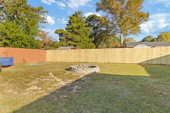 5909 Spinner Rd, Hope Mills, NC 28348