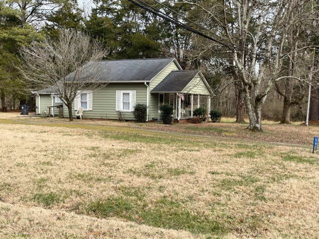591 E Thompson St, Pittsboro, NC 27312