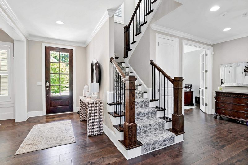 5913 Bellona Ln, Raleigh, NC 27612
